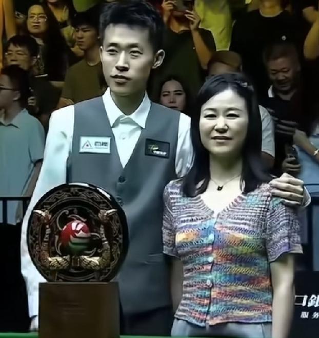 常冰玉夺冠后与妈妈张丽萍合影。夺冠唯一遗憾，爸爸没来，正如赛后常冰玉所说，非常