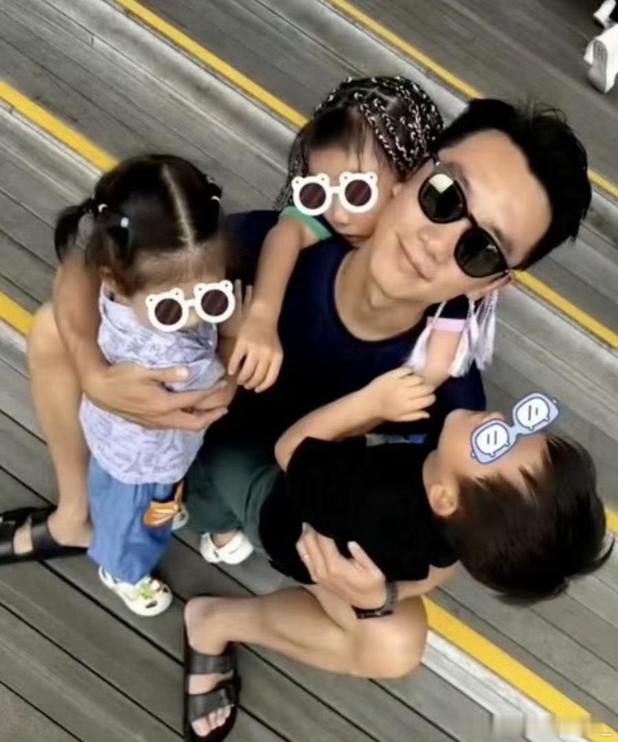 郑恺苗苗三个孩子近照好幸福啊苗苗好厉害