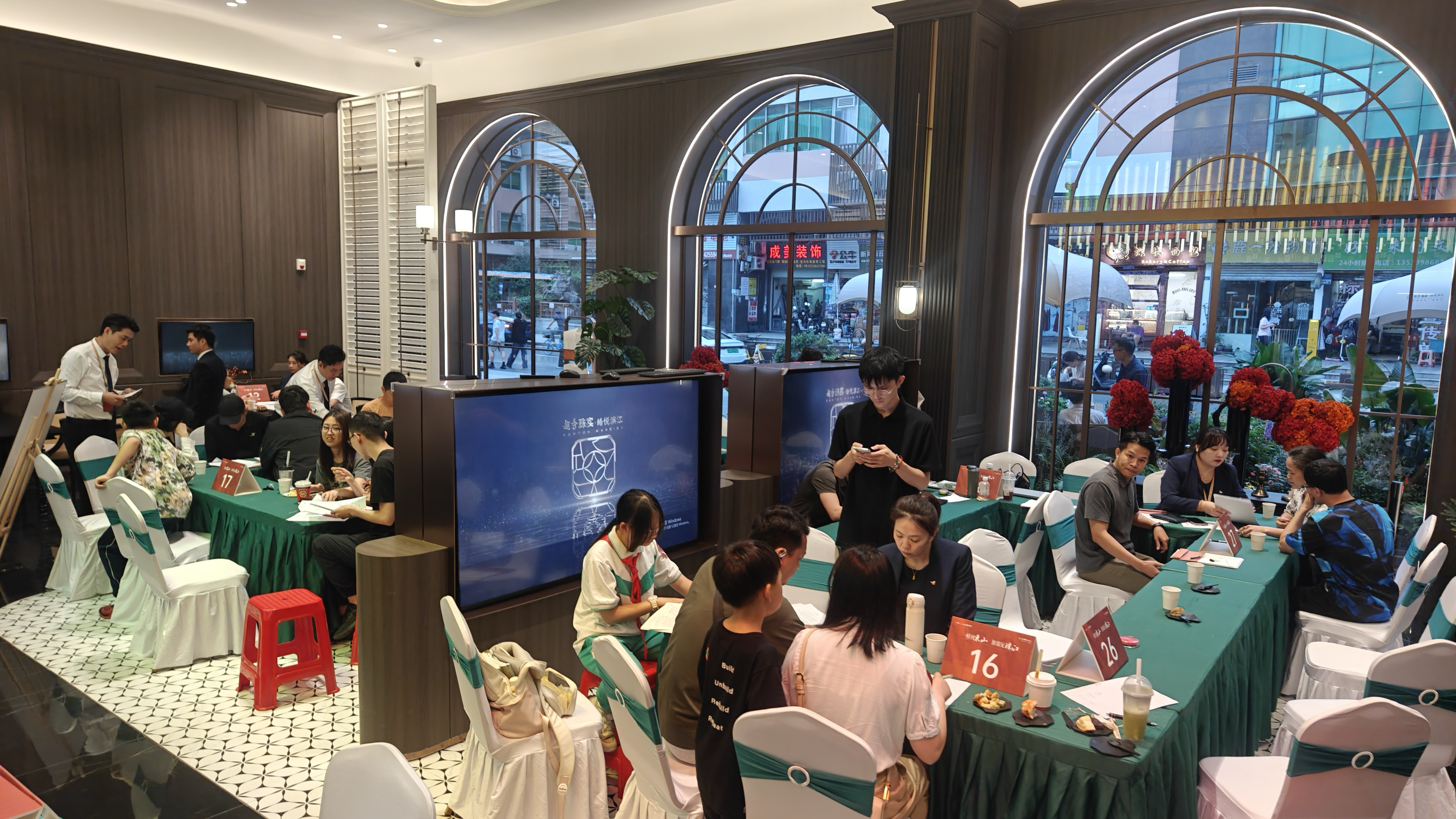 广州楼市迎“强劲增长”进入3月以来，广州楼市活跃度明显提升，呈现结构性回暖特征，