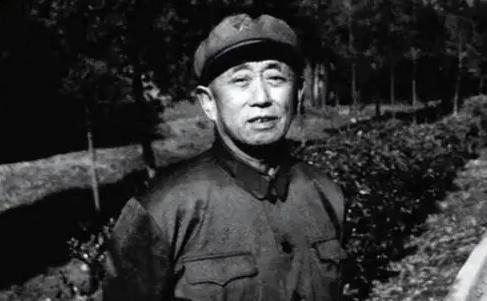 1979年，徐向前收到一代名将郑维山的来信，信上说他生活困难。徐帅立马给总政治部