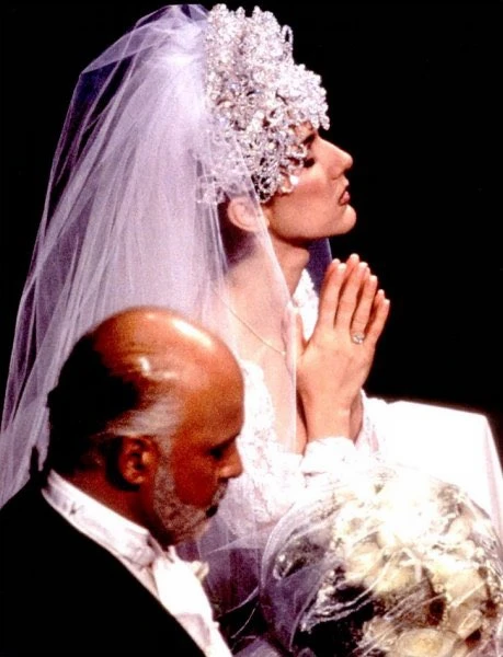 1994年，席琳迪翁和经纪人的世纪婚礼！