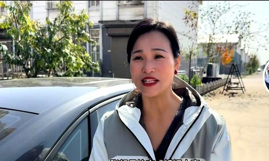 一年挣五百万，没买房没买车。两口子干电商的，赚了钱，反手掏了五十万，在村里搞了