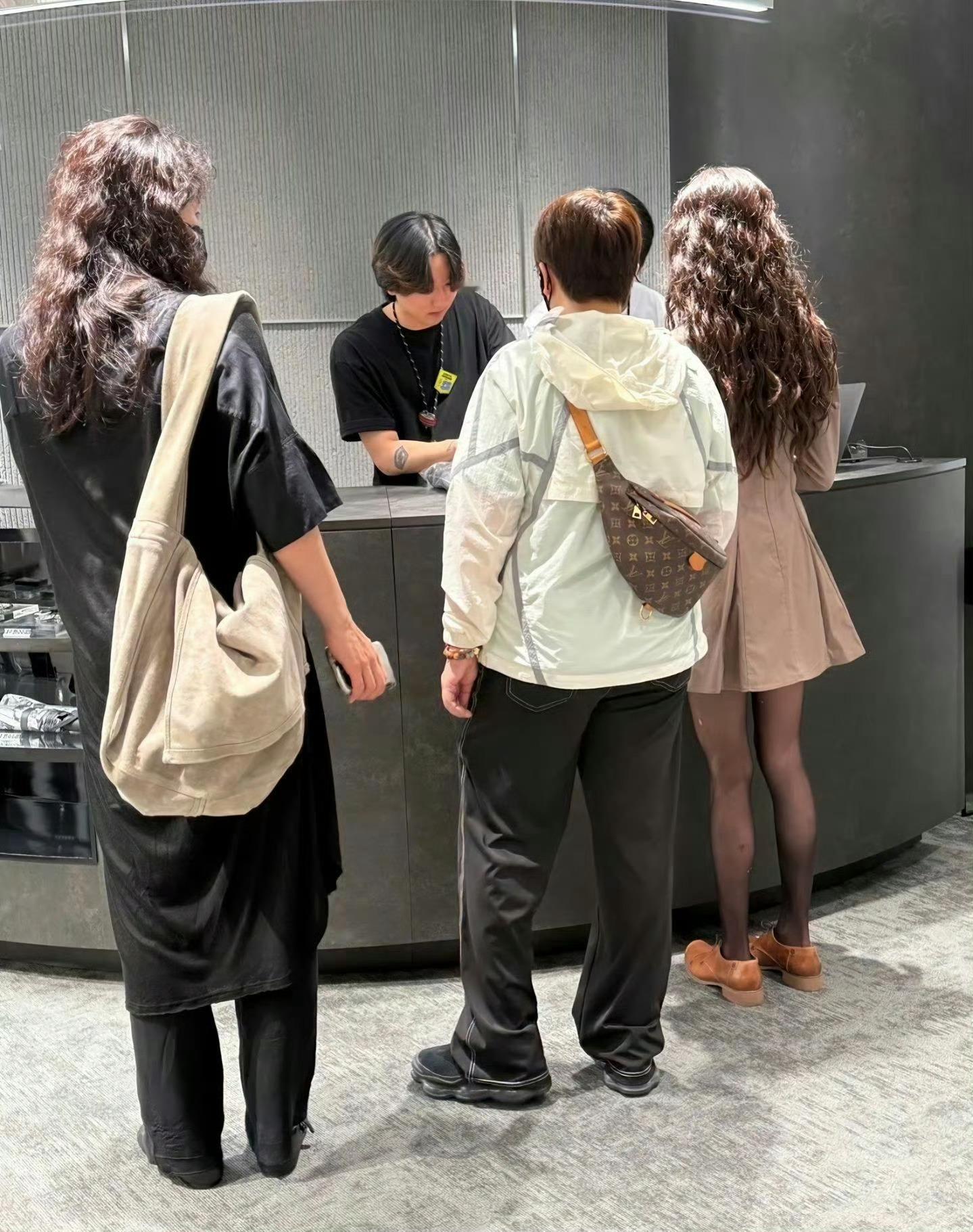 黄多多x黑丝美腿黄多多最新自拍