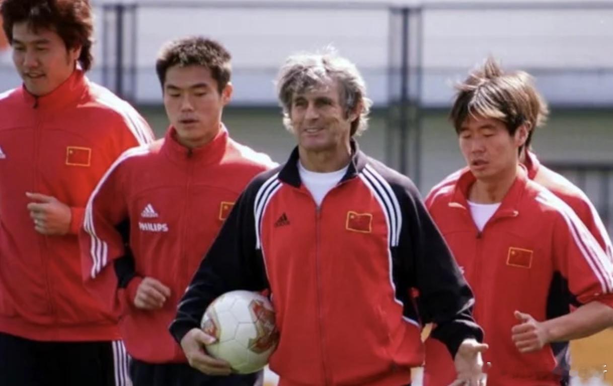 国足唯一一次进世界杯!董路：米卢根本不职业他来中国是以邪制邪2002年，中国男