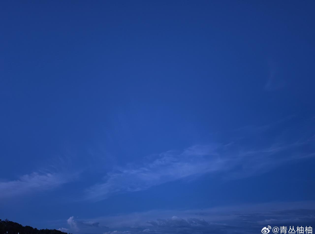 也是用了蔡司镜头我觉得现在的手机拍照都特别好看完全不需要滤镜我上一个三星