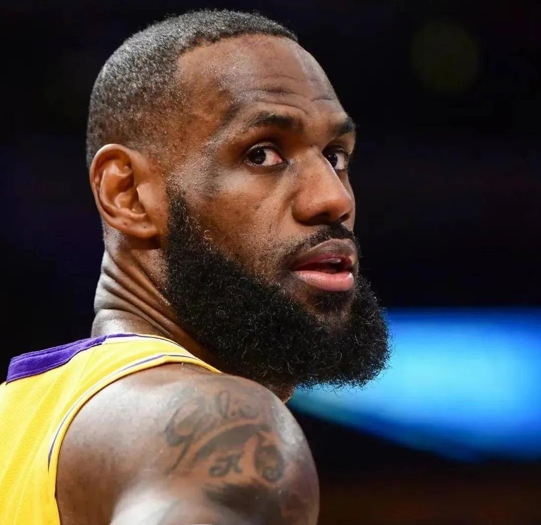 11分12次助攻，詹姆斯的复出没有破坏湖人的进攻化学反应，但是由于詹姆斯顶替了斯