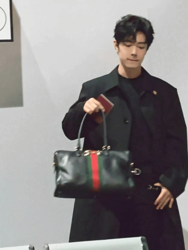 天啊真的要疯了，他嘟嘴了，好乖啊啊啊啊啊啊