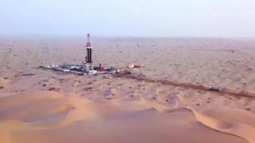 沙漠下面几乎全是石油，我国缺油年年大量进口，那为啥不开采呢？就拿塔克拉玛干沙漠来