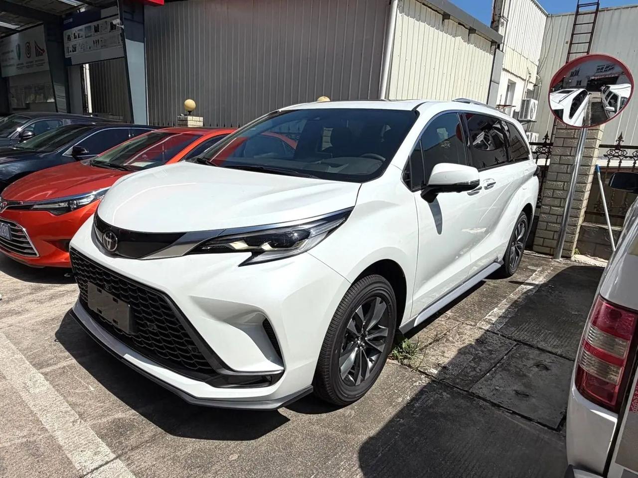 车型:丰田2024款格瑞维亚HYBRID2.5无级尊贵PLUS四驱版