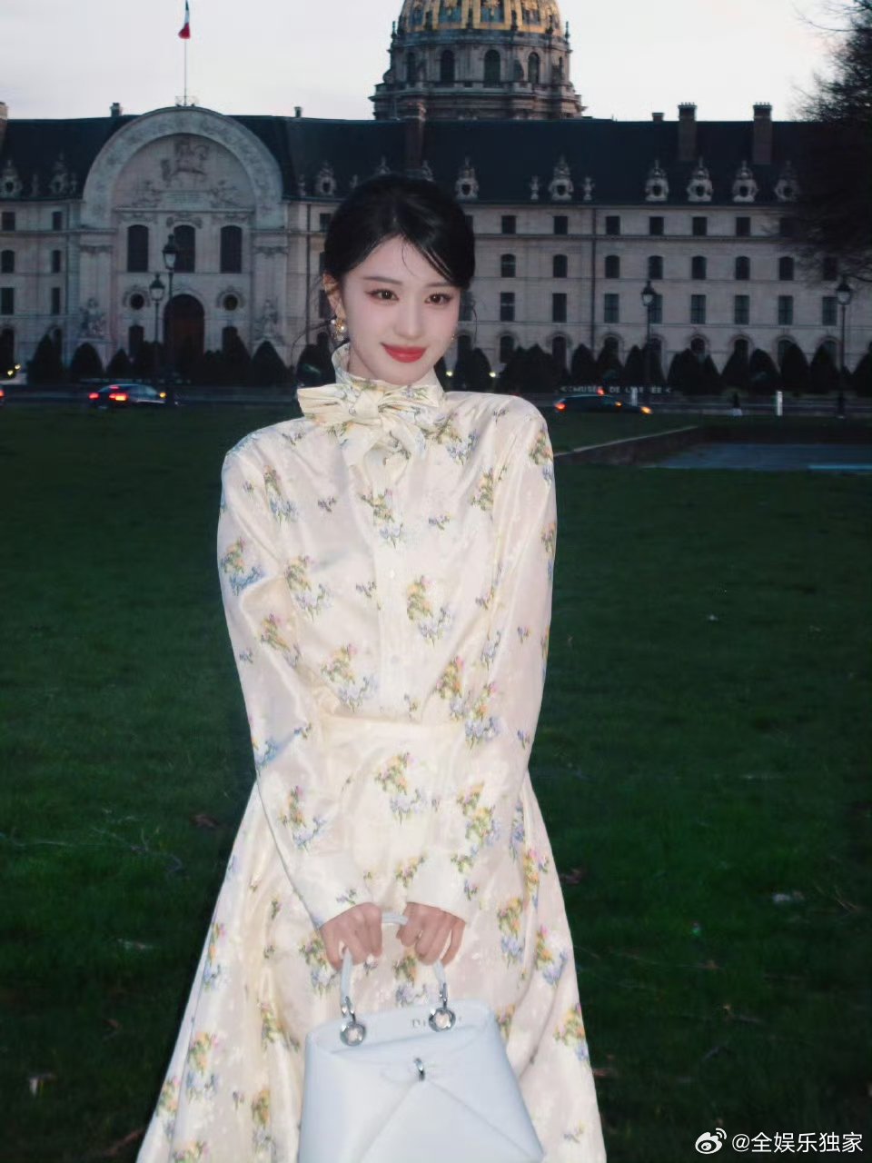王楚然没有不闪耀巴黎的义务王楚然在巴黎诠释了什么是高级感，从容、干净、通透，美