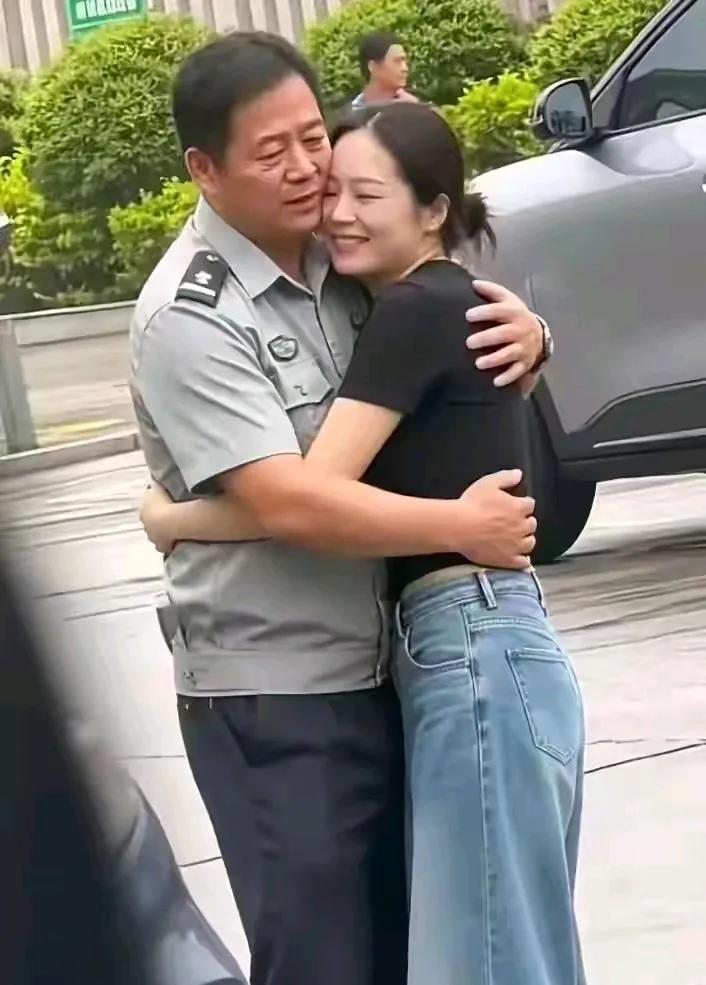 陈大爷老伴走了后，第一次相亲，就碰到了心仪的。也许是前世有缘吧，一顿饭下来就成