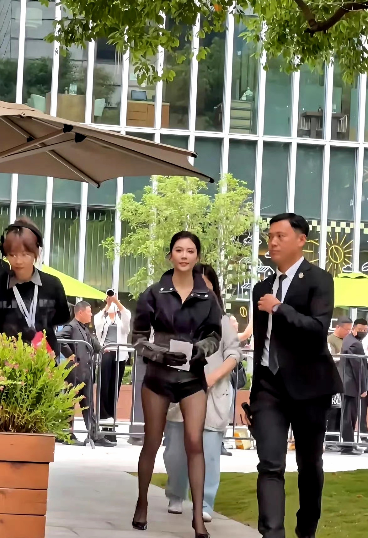 电视上看一般般，没想到现场看这么好看!这腿也太长啦​