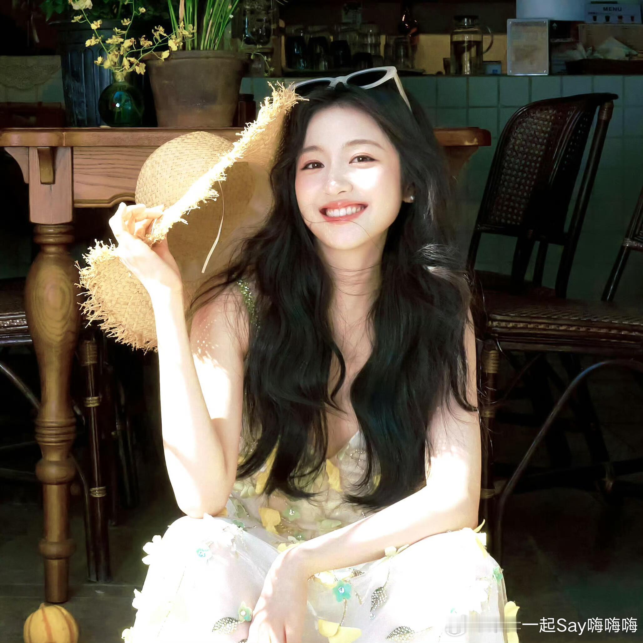 李兰迪的笑容好治愈啊～～​​​