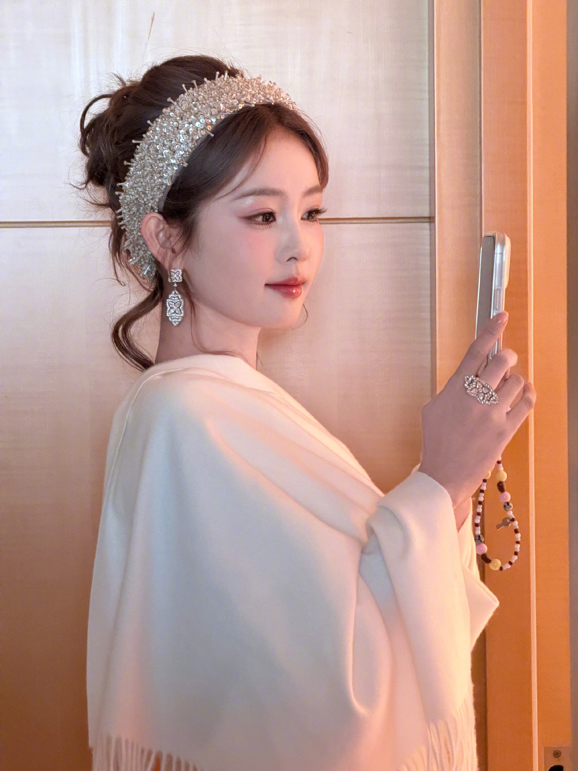 网传白鹿获尖叫女神、刘宇宁获尖叫男神称号，前者在作品中展现多样魅力，后者曾以幽默