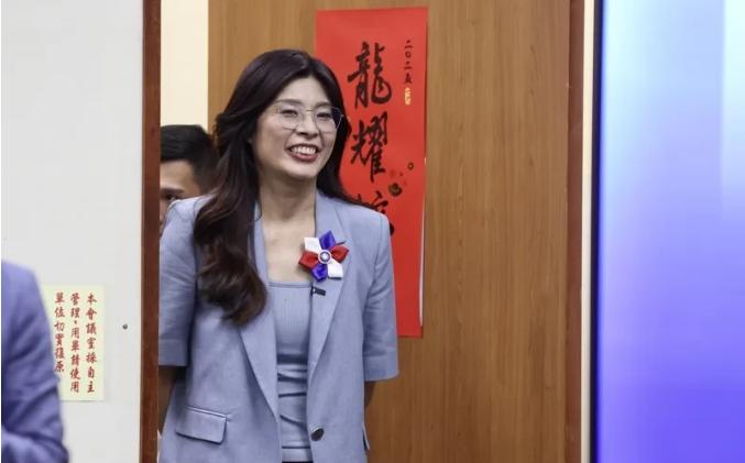 蒋万安被“逼”得亮出了底牌！很多人以为，郑丽文祭拜吴石将军，只是一次寻常的“历史