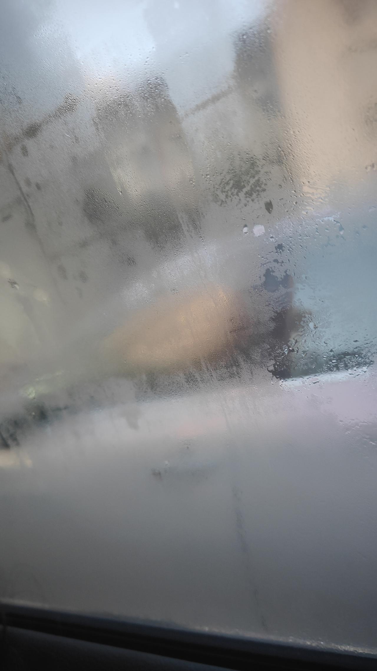 在车里睡觉这个雾气好大哦🙄