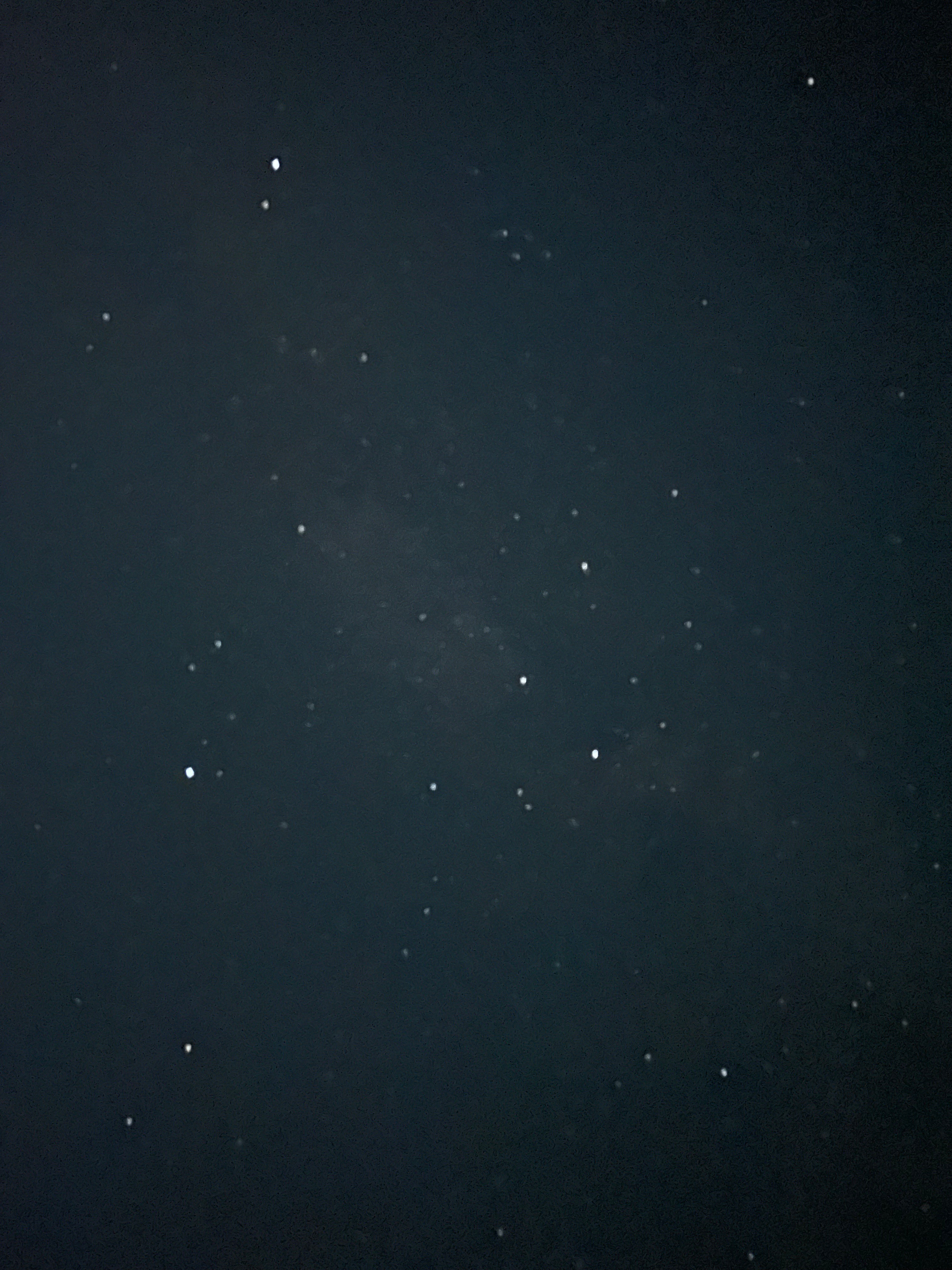 260812IUBerriz更新大家快来看星星许愿吧！我看着流星划过，许愿
