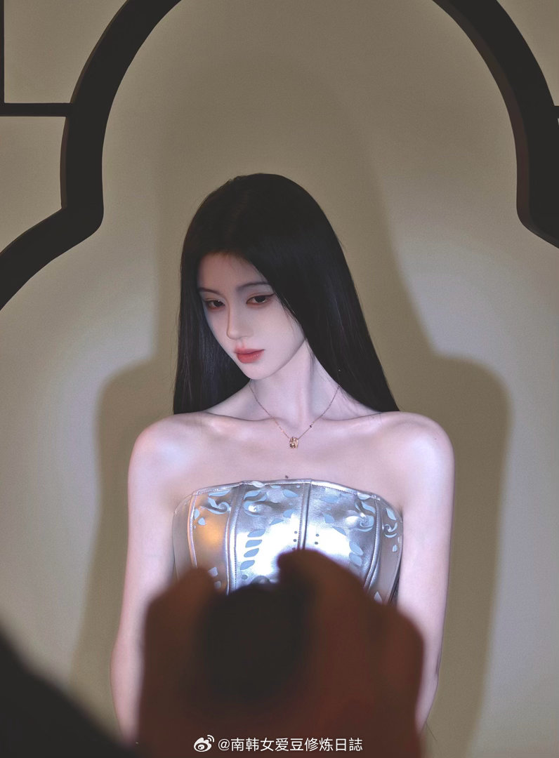 看到第一张我几乎脱口而出小唯🥹