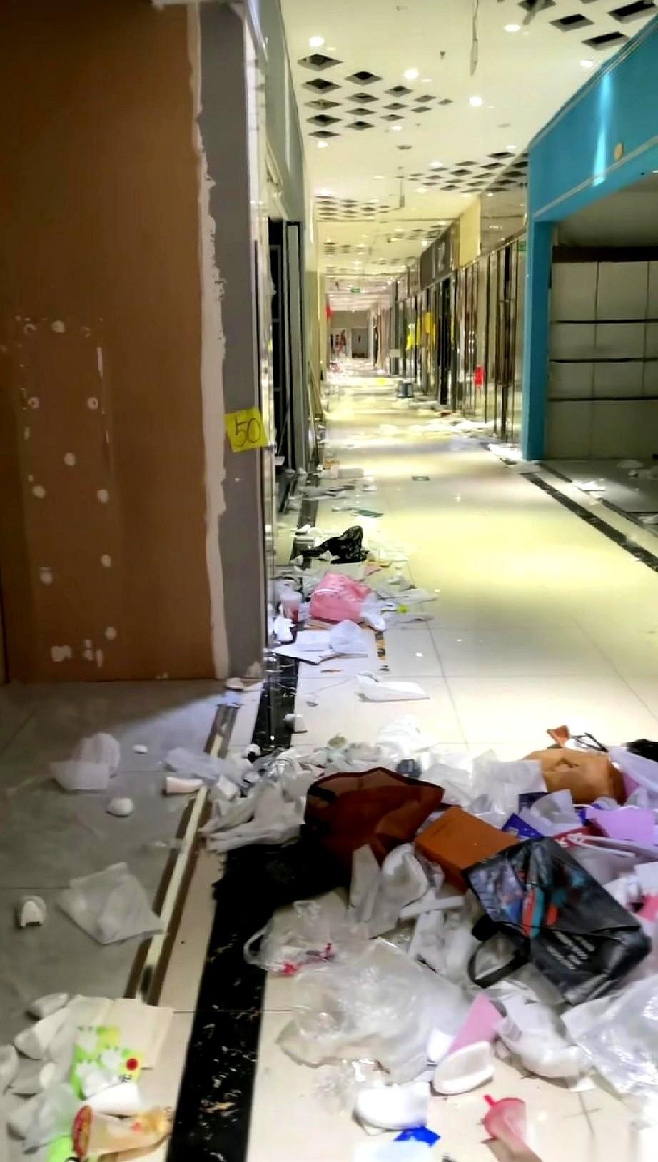 推开大同海盛的玻璃门，本想来挑双凉鞋，迈出去的脚却硬生生悬在了半空。眼前根本不