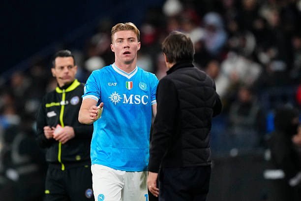 【曼联球员很好用】那不勒斯意超杯夺冠，赛后在接受采访时，那不勒斯主帅孔蒂语中惊人