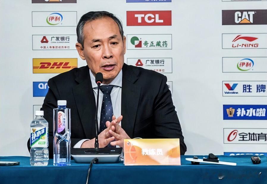 许利民呀，真是没法说你了，你说你都60岁了，怎么输了球好像你才是赢家的感觉