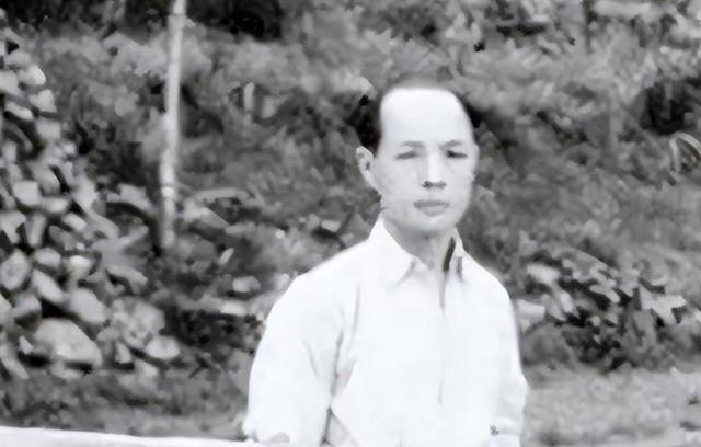 1962年看守张学良25年的特务队长刘乙光要被调走了，得知这个消息，50岁的赵一