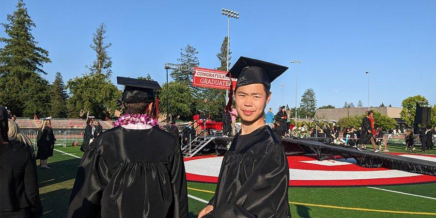 亚裔天才少年SAT接近满分却遭16所名校拒录，毕业后直接被谷歌高薪录用，后起诉高