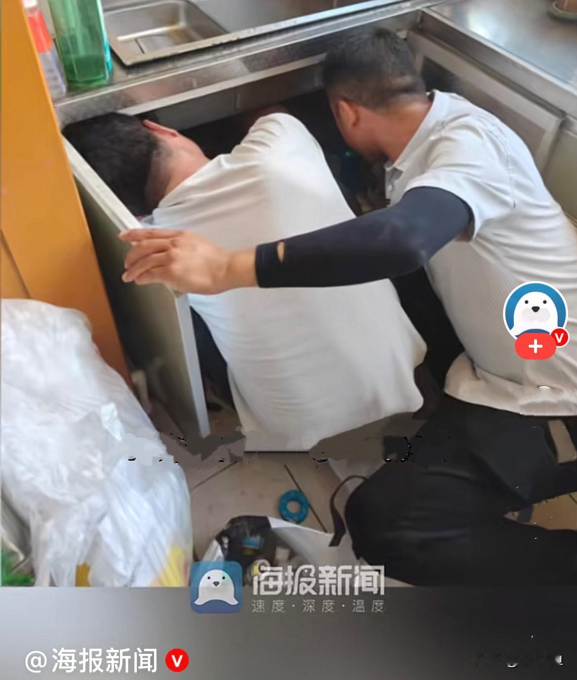 陕西西安的汪女士家里只有自己和孩子两人居住，近期小区刚完成水表管道改造。8月1日