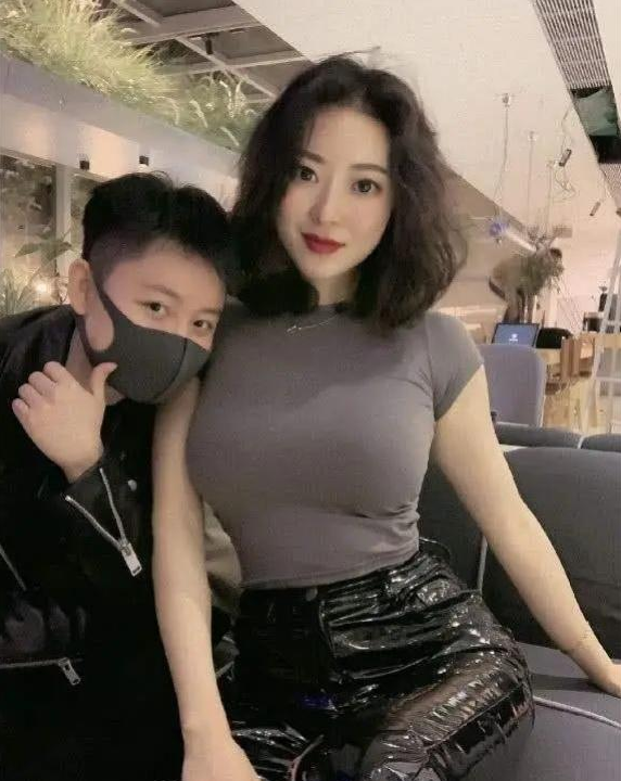 因刘强东走红的蒋娉婷, 魔鬼身材堪称“炸裂”, 网友: 想低调都难!
