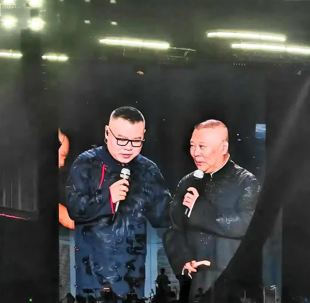 岳云鹏开演唱，我不意外郭德纲来现场了，我也不意外但是专业相声却开