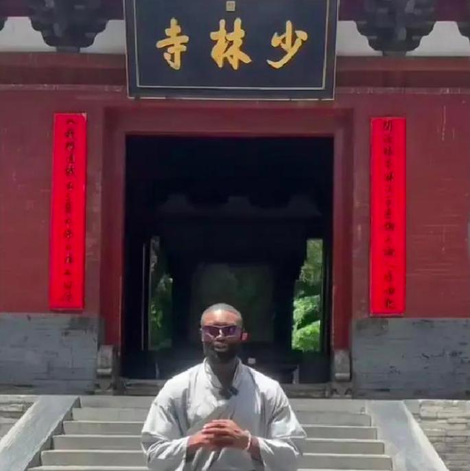 杰伦布朗去少林寺，100%是这两个原因！第一个，文班亚马去过少林寺，去年还有血