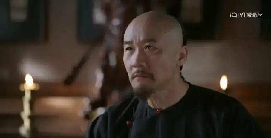 古平原虽然出生低微，但凭借聪明和诚信一步步走到今天。最开始，他是个被家族嫌弃的