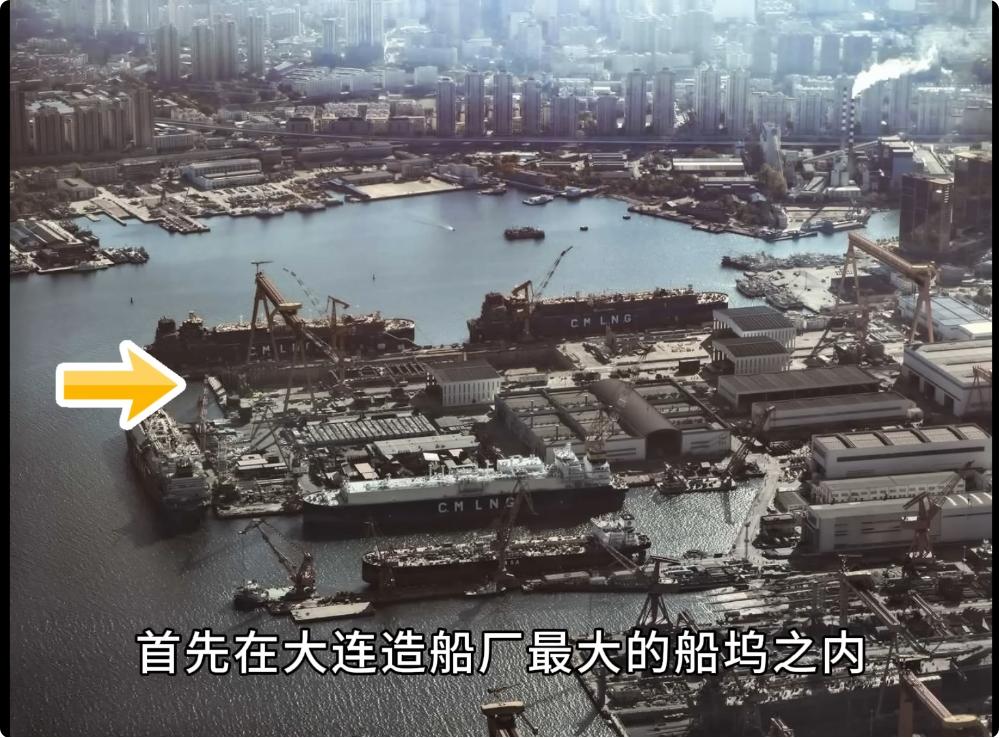 传说中的004航母照片流出！中国首艘核航母已露雏形!既然都用上核动力了，那电