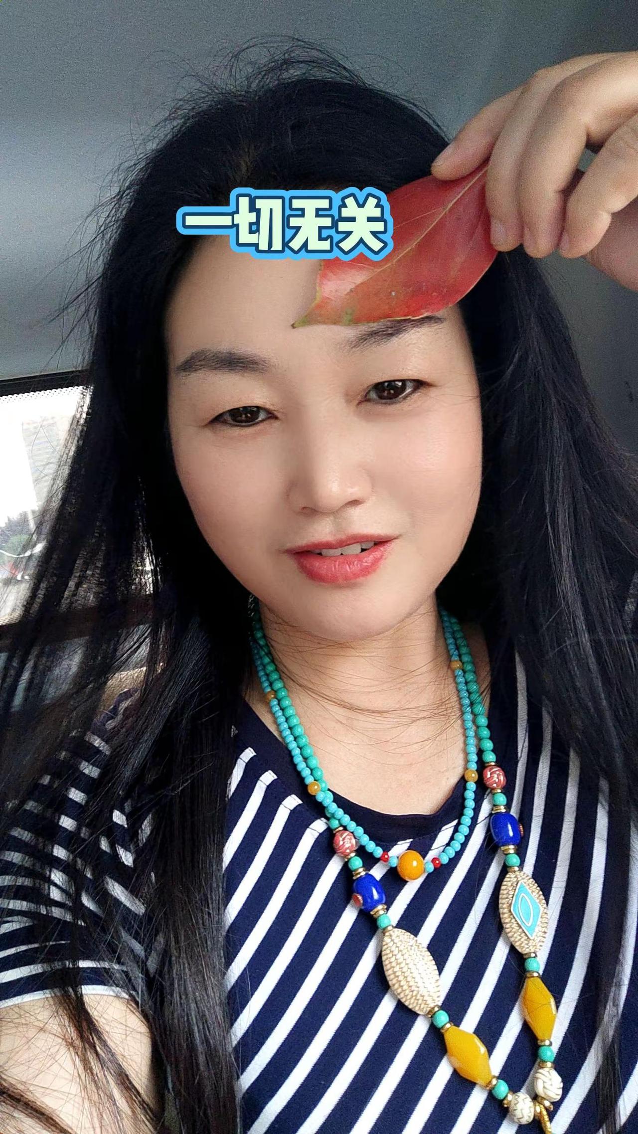 梳出好心情佛珠女孩