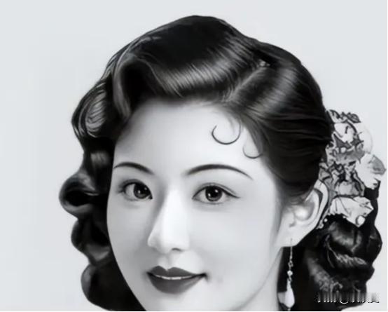 1939年，孔祥熙23岁儿子的孔令侃，在前往美国途中，竟和母亲宋霭龄的牌友、比他