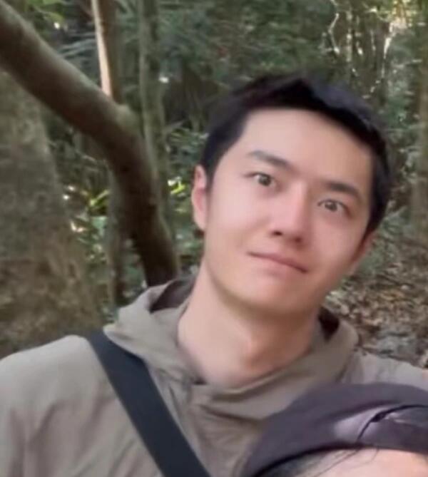 王一博野外素颜路透炸了！网友：这是保密协议到期了？王一博野外素颜路透突然被