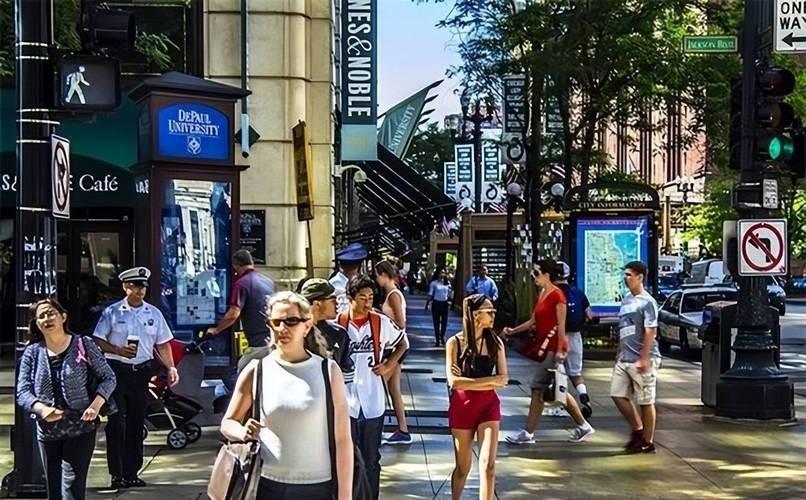 外国游客来华旅游，看见方便的支付、四通八达的交通都感到很震撼，然而更让他们震撼的