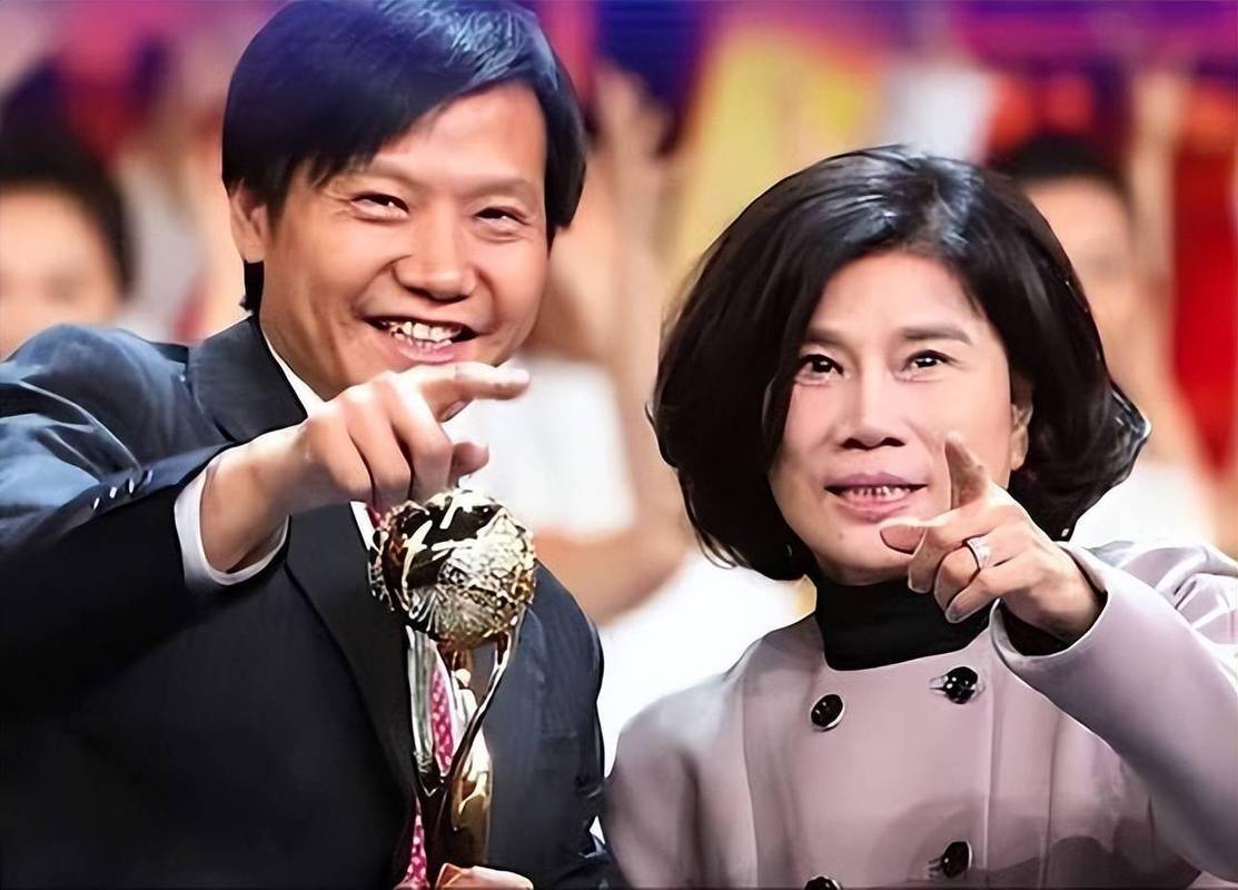 雷军，董明珠十亿赌约雷军谈及当年十亿豪赌，公开表示按照当时的发展节奏，再过一两年格力就会输掉这场营收