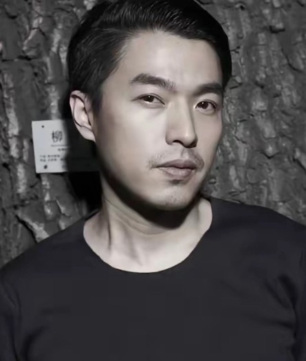 李威涉“精舍命案”开庭，当庭表示不认罪！10月14日，演员李威现身台北地方