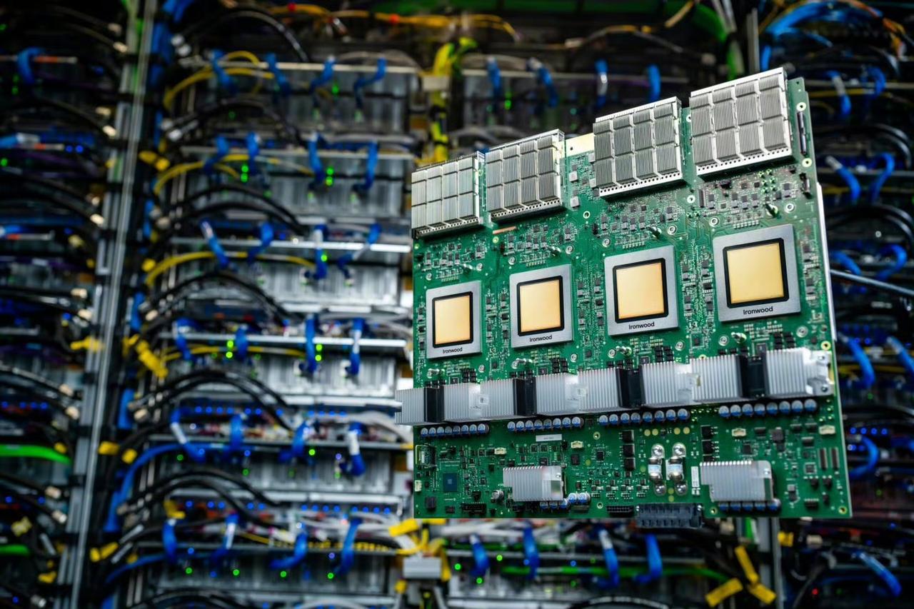 谷歌硬刚英伟达！携手联发科加速量产AI最新媒体消息，因为谷歌自研AI芯片TPU