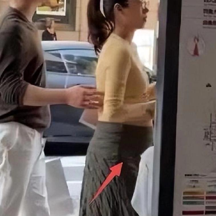 在杨采钰身上，真切的感受到女演员生命周期的短暂。因为对她最深的印象还是她官宣和