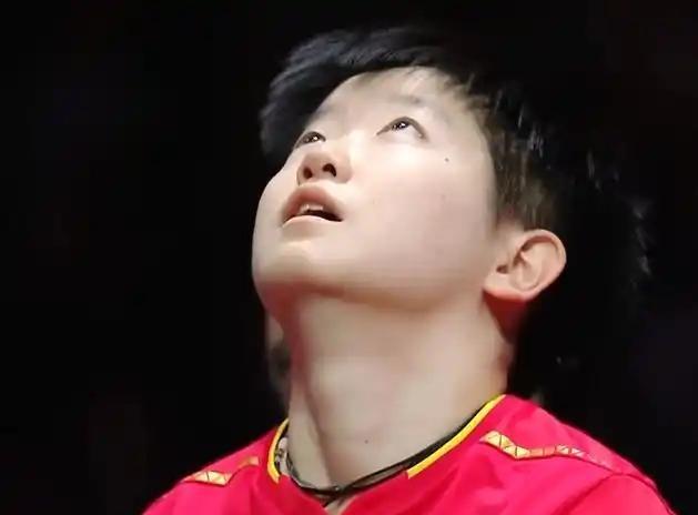 世界第一的孙颖莎，两届错失全运会金牌，两届错失奥运会金牌，如此落寞何时休？在东