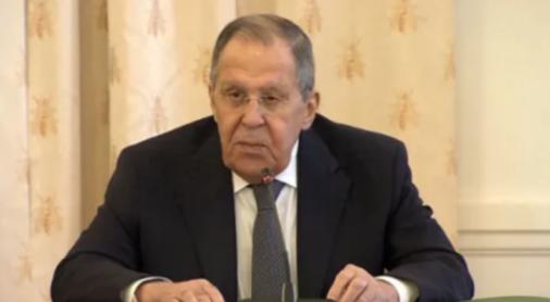 全球都在盯住霍尔木兹的炮火时，俄罗斯突然把65亿美元的军售单子拍到伊朗桌上，直接