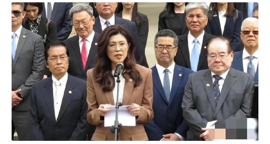 今天看到郑丽文主席的发言，其实有一个蛮重要的象征意义。郑丽文主席今天发言时提