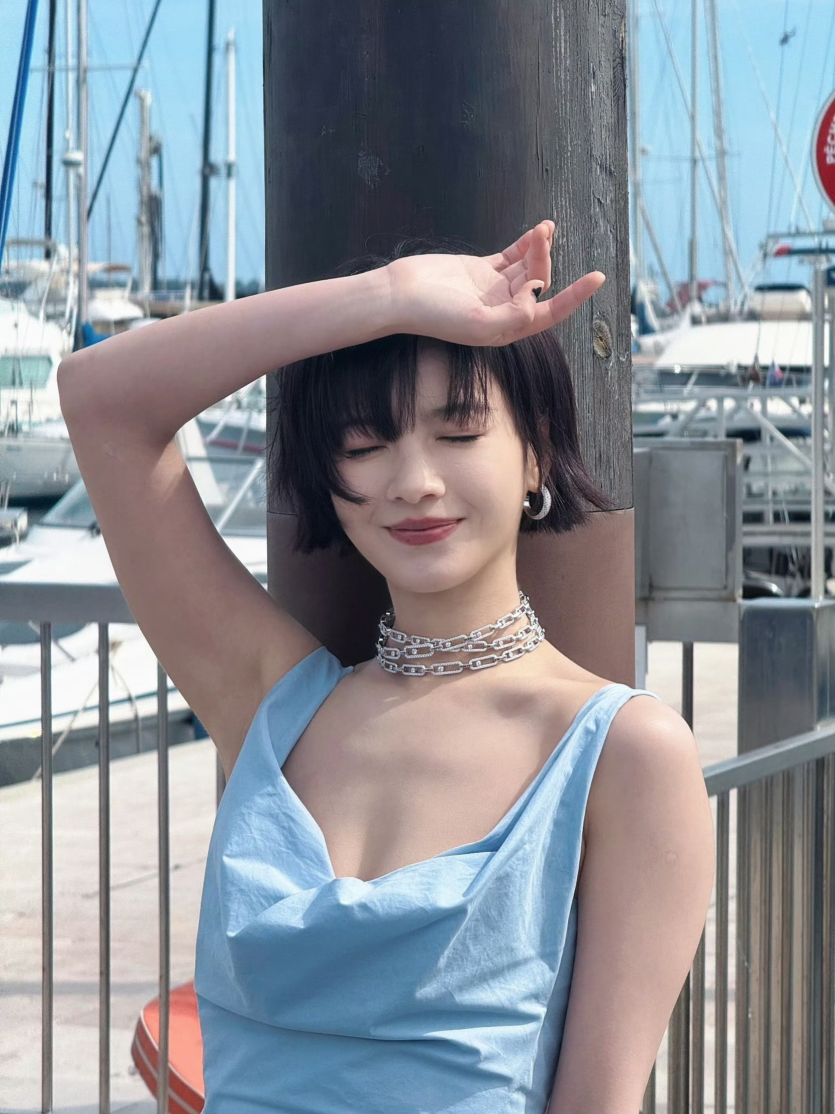 李庚希戛纳电影节小秀性感