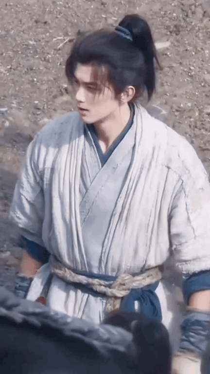 吴磊陈平安终于有新衣服了吴磊演陈平安真的选对了，此男赏心悦目