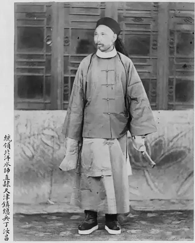 甲午惨败举国崩溃，二十多岁的光绪，活出了帝王最难得的风骨光绪皇帝二十几岁时，本事不大。但他的胸怀，却