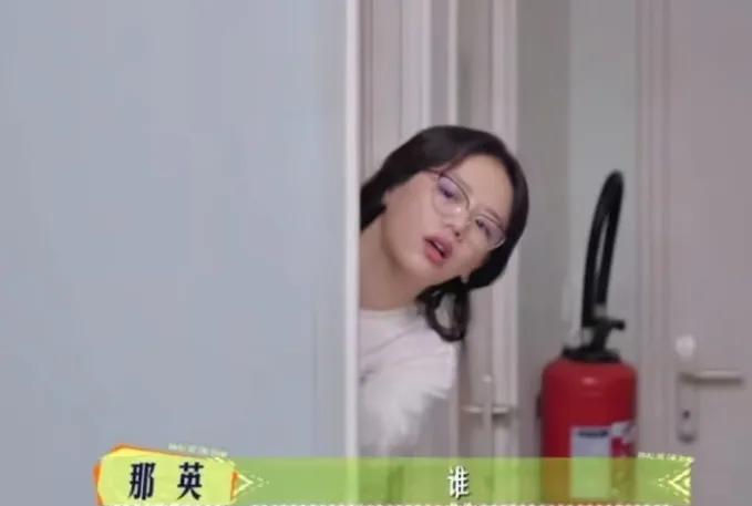 马思纯晕吐了，那英听到后立马关心，那英：“谁吐了”，马思纯：“我”，那英：“我刚