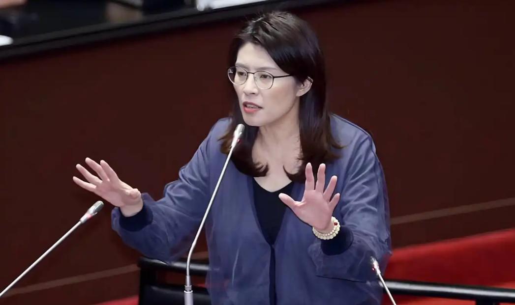 台湾省有一个比较大的新闻，国民党主席郑丽文到台中市去开会，参加的是新任台中市党部