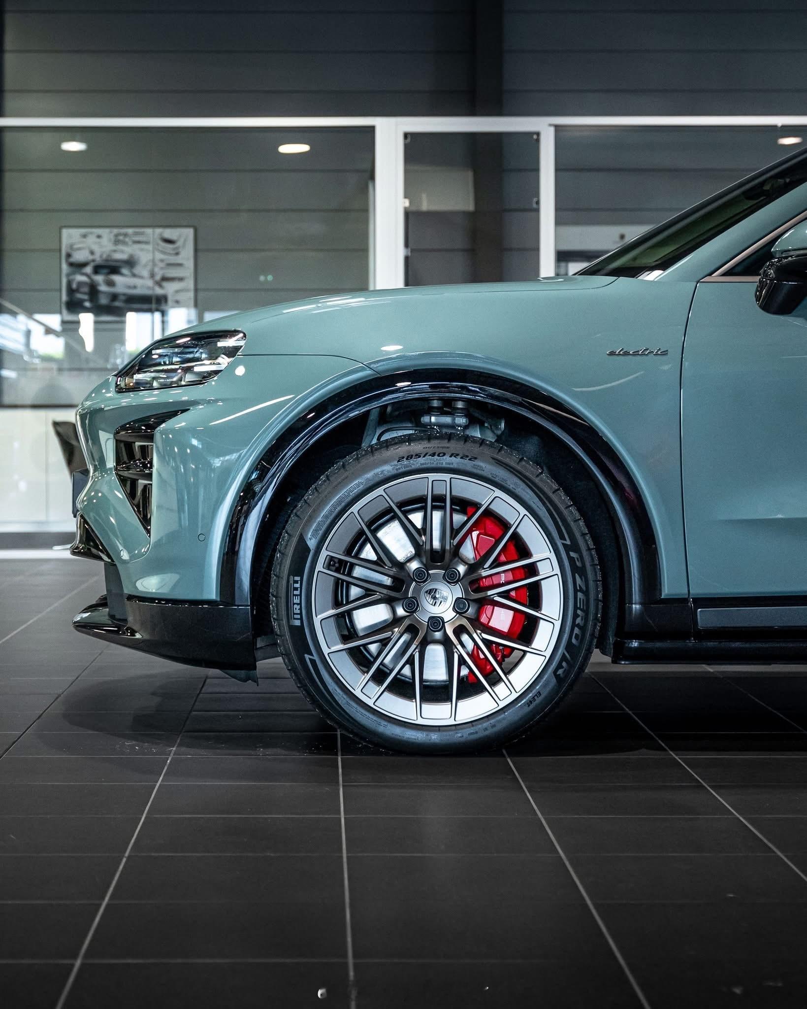 绿幽灵👽👽👽纯电动保时捷CayenneTurbo今年将正式引进国内销售这